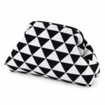 Clutch de triángulos blanco y negro