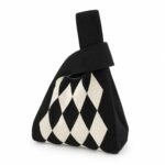 Bolso de mano de rombos negro y crudo