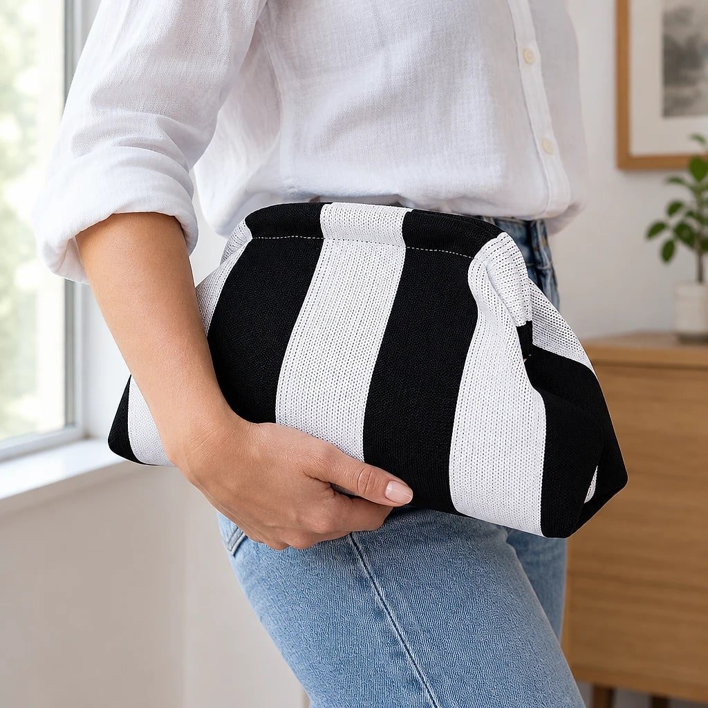Bolso de Mano Rayas Blanco y Negro