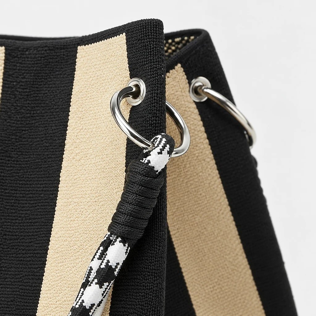Bolso de Punto Rayas Negro