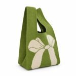 Bolso de mano verde con lazo