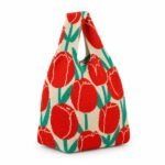 Bolso de mano crudo con tulipanes rojos